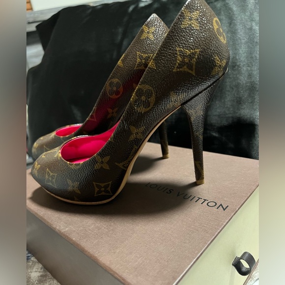 Louis Vuitton Platfrom Peep Toe Monogram Pumps - Picture 5 of 5